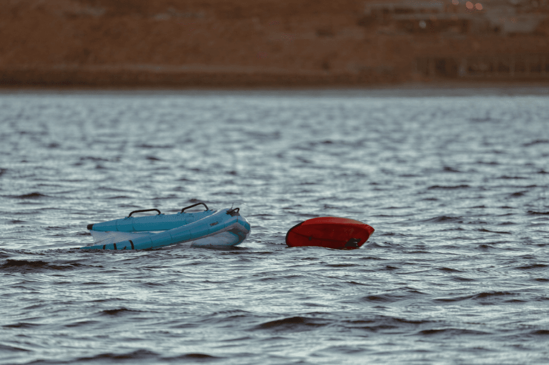 Wingfoil board and wing floating on the turquoise water of the Dakhla lagoon, ready to ride with Bluboarding equipment rental.