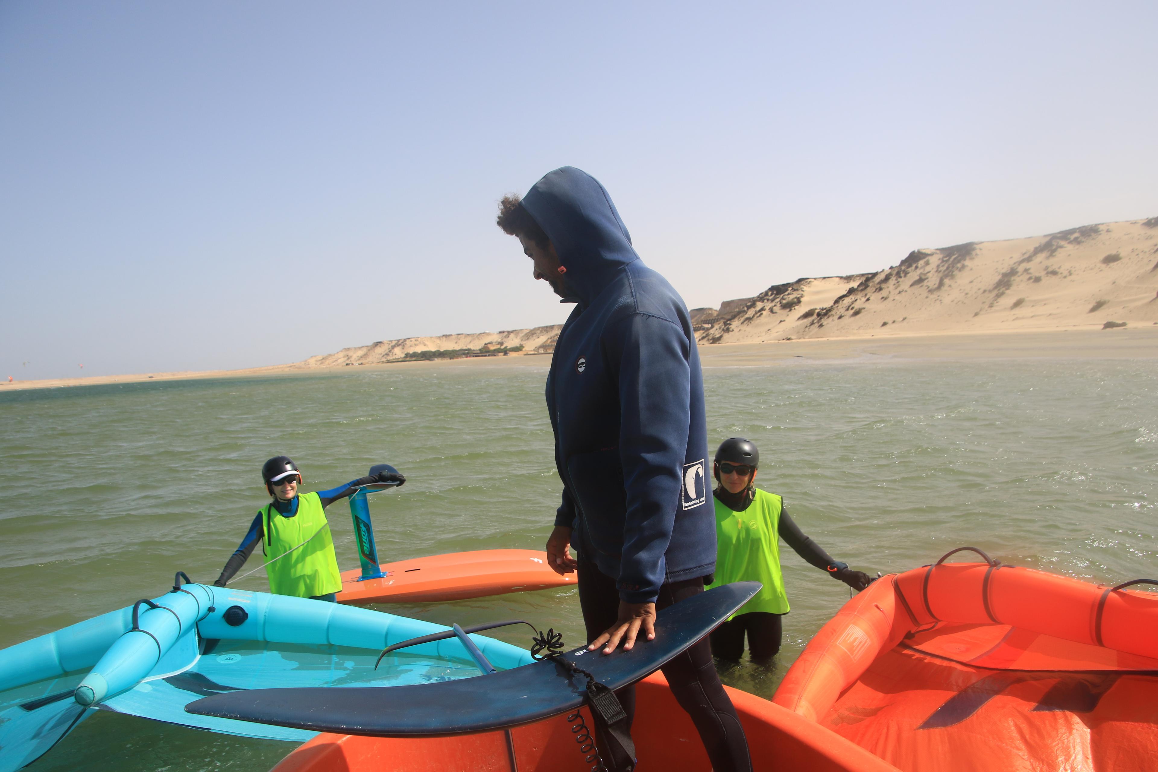Wingfoil lesson on flat water at the Dakhla lagoon.