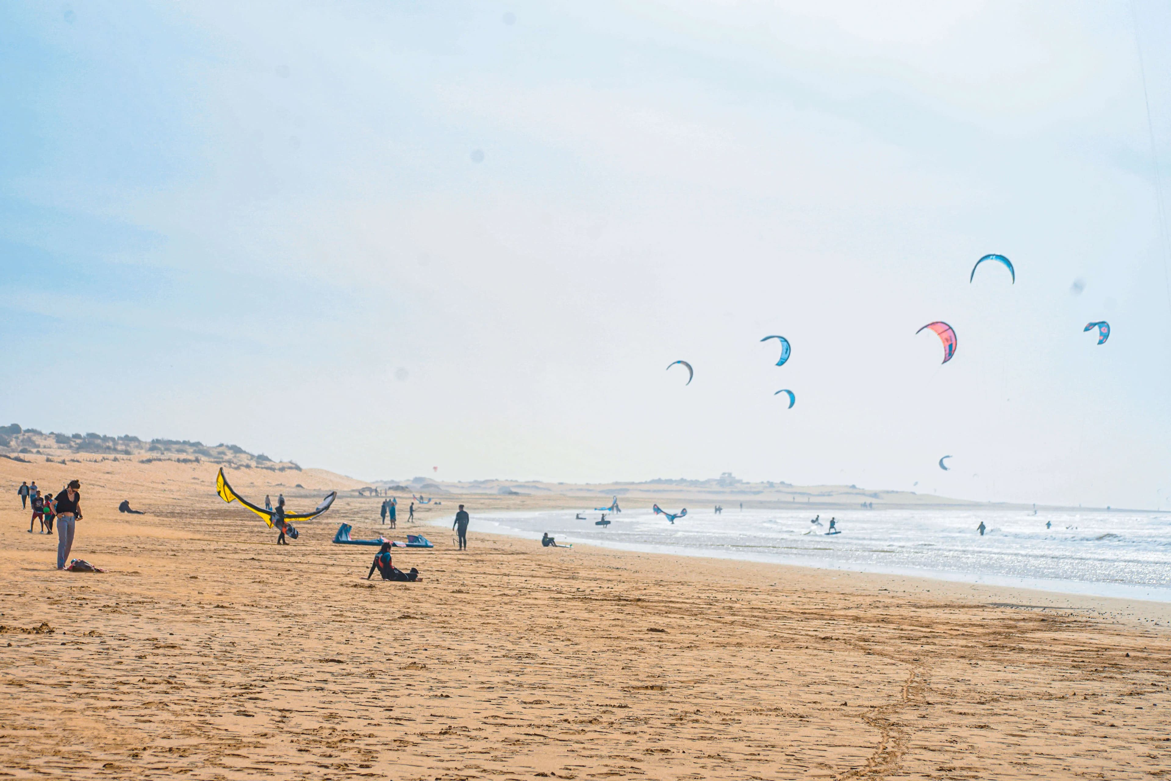 A kitesurfer enjoying a stunning sunset session on the Dakhla lagoon with Bluboarding.