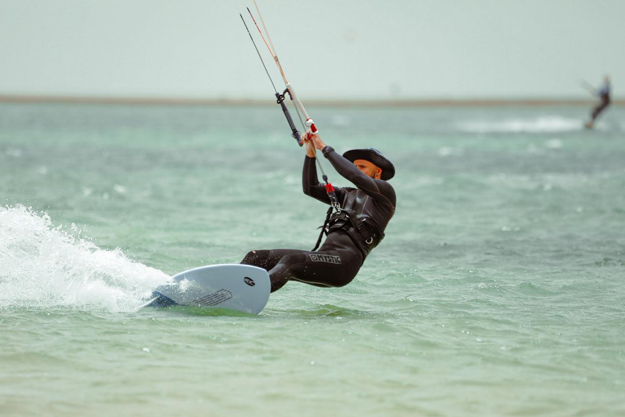 Bluboarding client riding with rental kitesurf equipment on the flat water of the Dakhla lagoon.